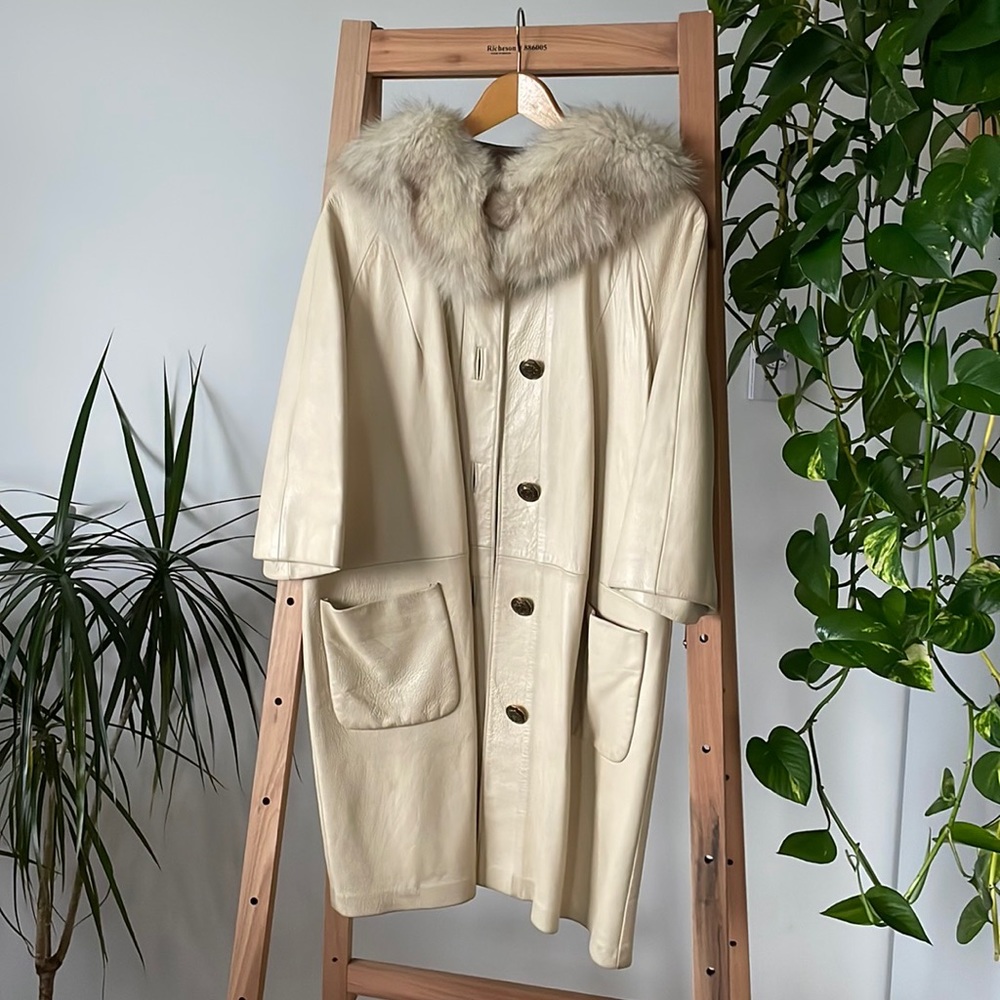 Gorgeous Vintage Leather Car Coat!
